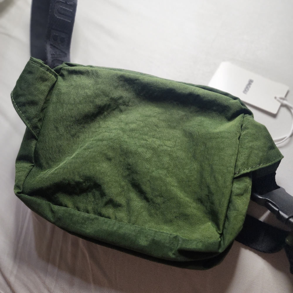BAGGU Olive Green Sling Bag with Black Logo Strap - Picture 3 of 5